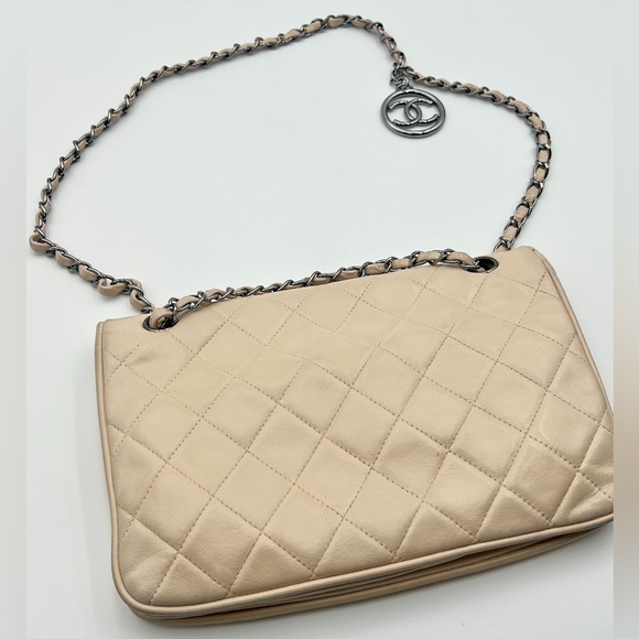Chanel Quilted Shoulder Bag - Picture 4 of 10